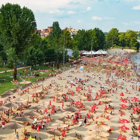 Blue Danube Free Publlic Parking ノヴィ・サド